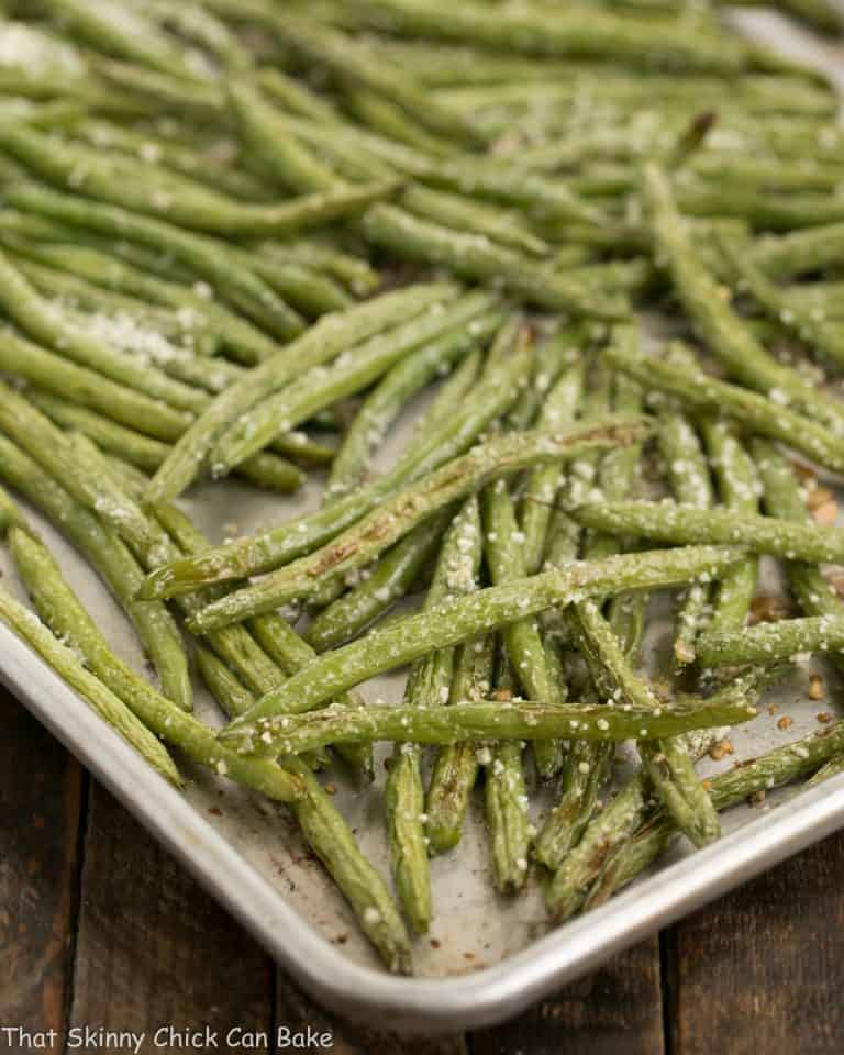 Garlic Parmesan Roasted Green Beans - Easy & Flavorful - That Skinny ...