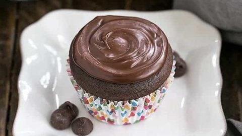 Cream-Filled Chocolate Big Top Cupcake Recipe - (4.1/5)