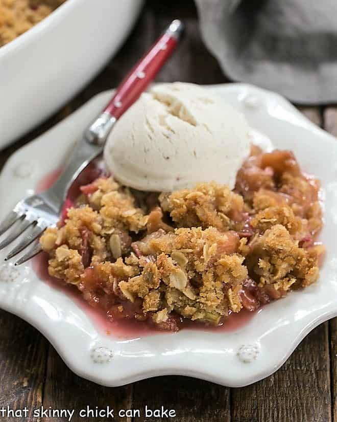 Easy Rhubarb Crisp That Skinny Chick Can Bake